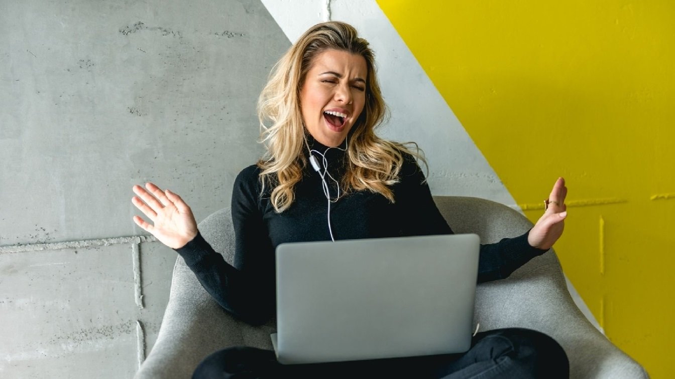The Benefits of Online Voice Lessons for Aspiring Singers